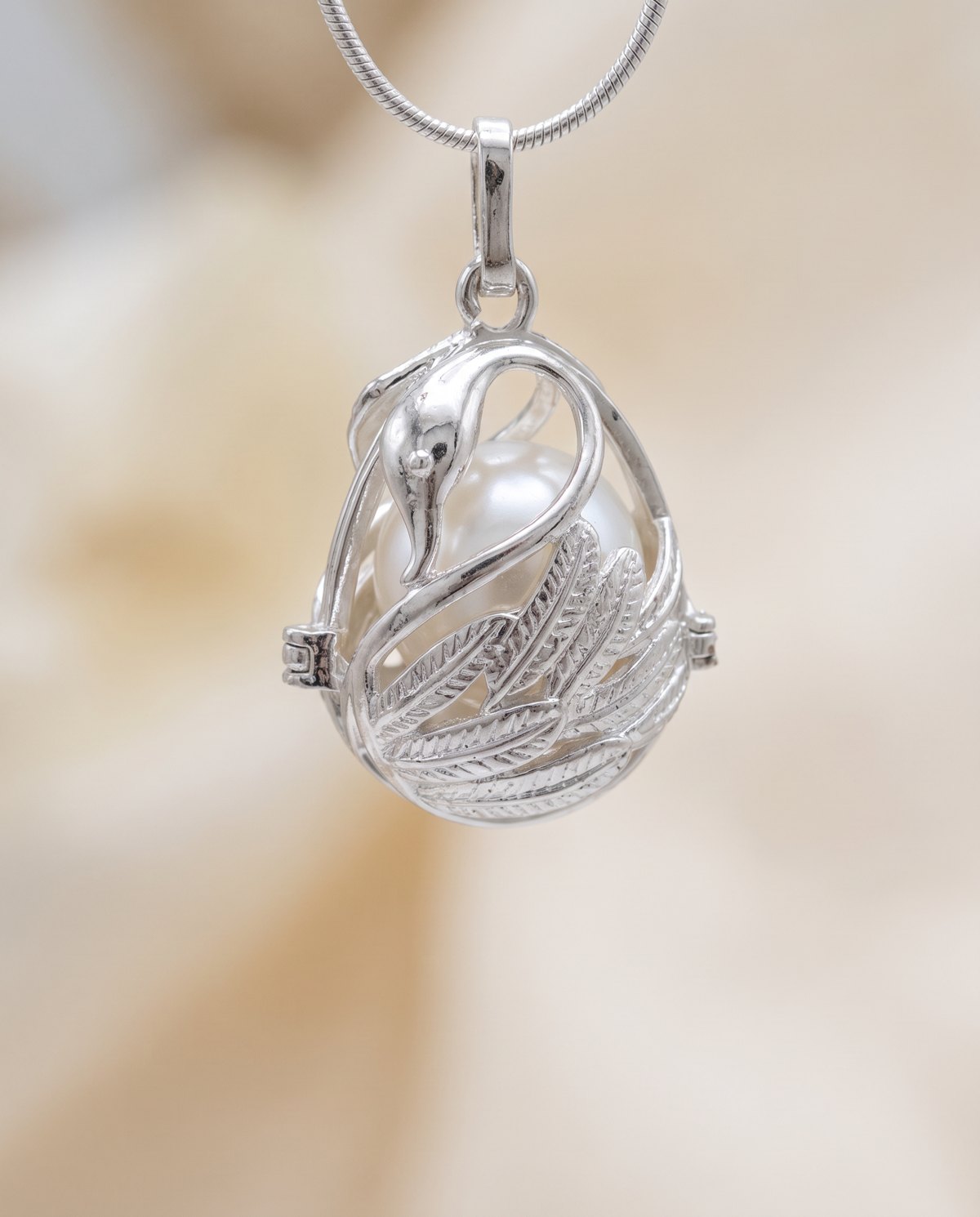 cage-pendants-04 hero