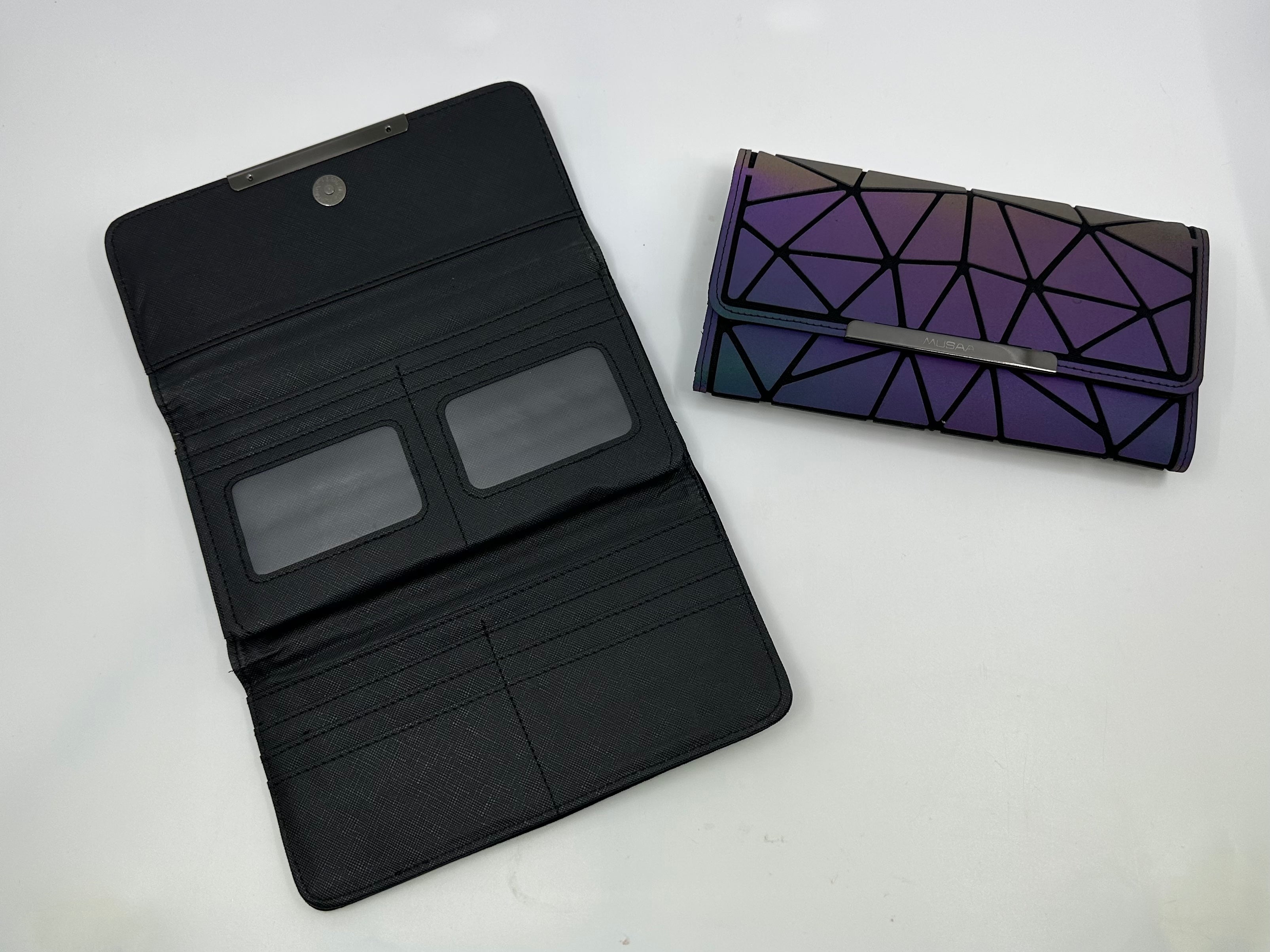 Cartera de tres pliegues Flash Purse (cambia de color con la luz del sol y en fotos y videos con el flash encendido)