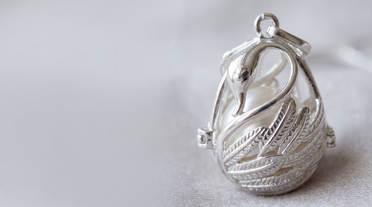 cage-pendants-04 hero